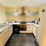 Liverpool City Centre Modern Apartment Fits 6 People