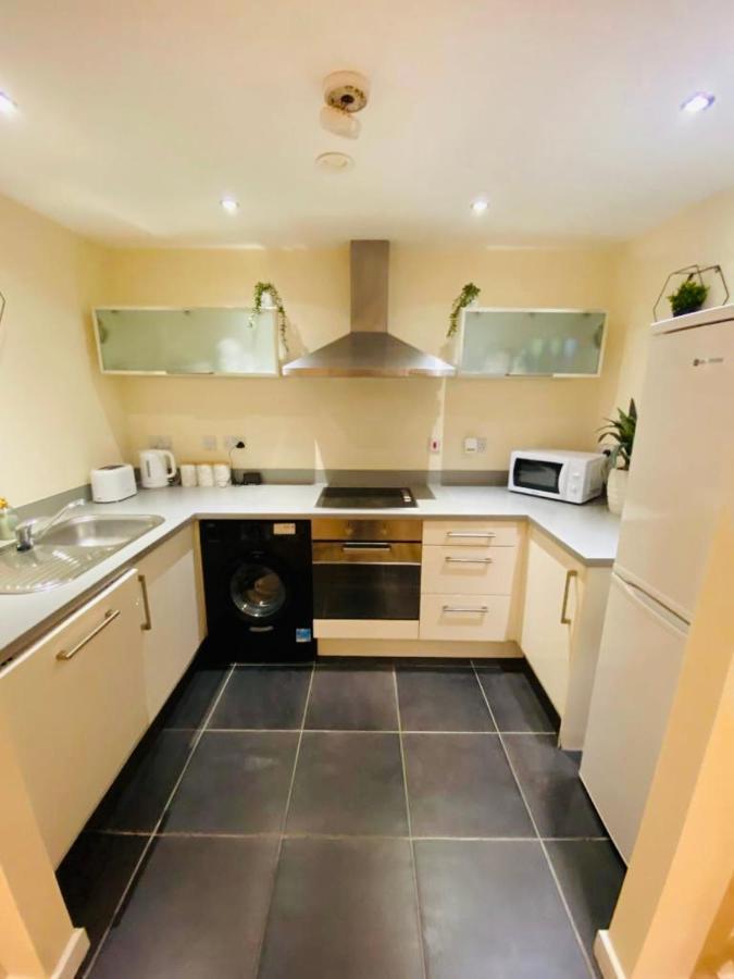 Centre Modern Fits 6 People Liverpool